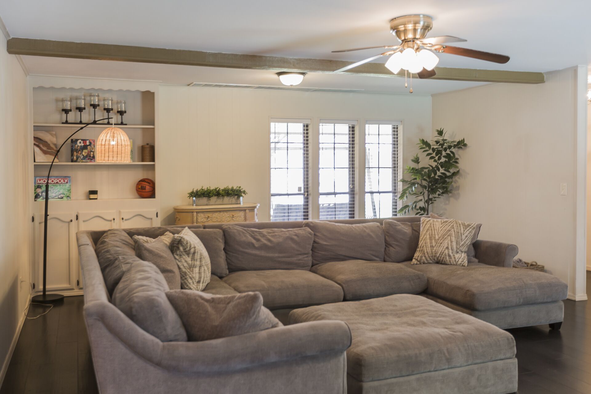 Comfy Hangout House - Sleeps 16 - Pool & Hot Tub!