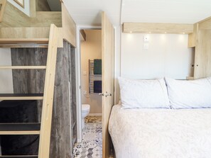 1 habitación, decoración personalizada y muebles diferentes 