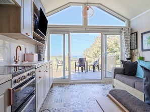 Cottage | Private kitchen - Posh Pod (Cemaes Bay)