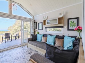 Cottage | Living area - Posh Pod (Cemaes Bay)
