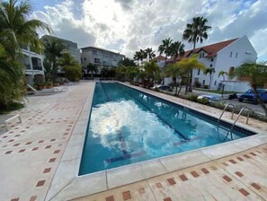 حمّام سباحة خارجي