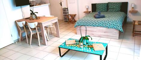 Lit parapluie, Wi-Fi, draps fournis