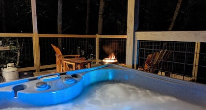 Treehouse Getaway w/ Hot Tub & Views!