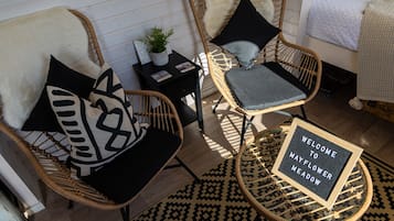 1 habitación, decoración personalizada y muebles diferentes