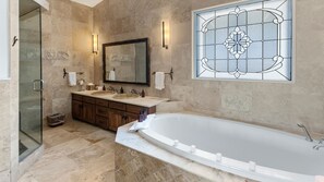 Hair dryer, towels - Prime Location with Hot Tub + Theater Room + Close to Slopes - Apex Lodge South (Steamboat Springs)