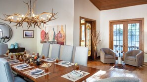 Dining - Prime Location with Hot Tub + Theater Room + Close to Slopes - Apex Lodge South (Steamboat Springs)