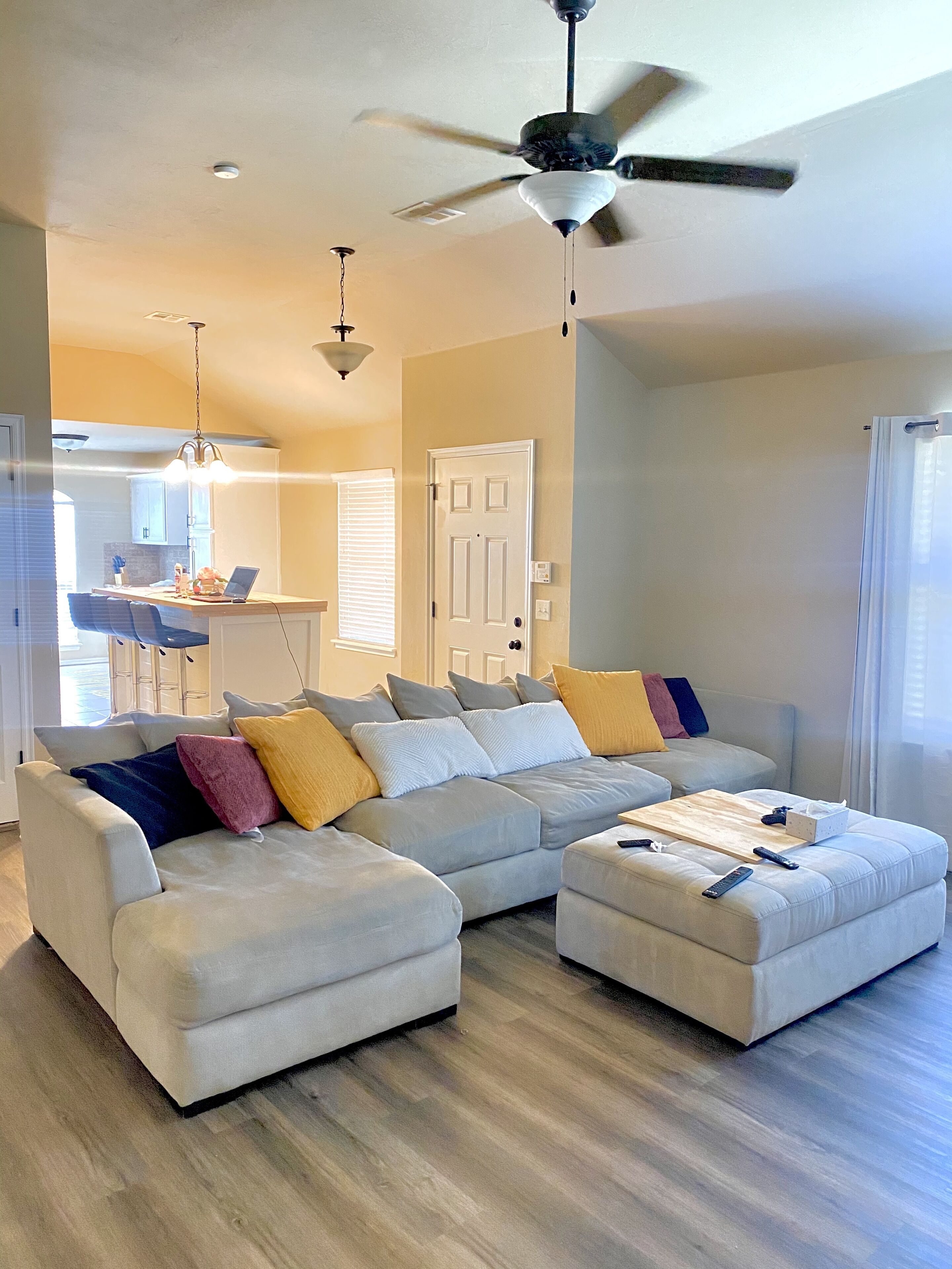 Cheerful 3-bedroom space, You gotta love it!