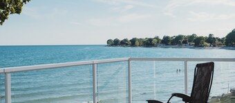 Price Reduced- Perfect for large groups!!! Niagara Lakehouse Luxury Beachfront