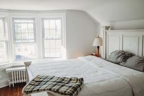 6 室のベッドルーム、デスク、WiFi (無料)、ベッドシーツ