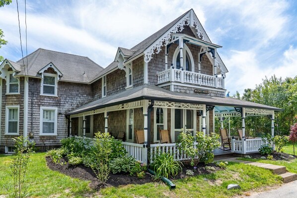 Exterior - The Legacy House: Walk to Inkwell Beach + Historic Charm, Modern Comfort (Oak Bluffs)