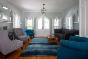 Smart TV, DVD player, books