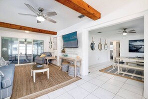 Télévision, table de tennis de table