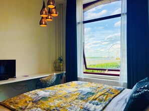 1 Schlafzimmer, Schreibtisch, Bügeleisen/Bügelbrett, Reisekinderbett