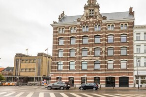 Onsite parking - Riverview Studio in Historical Heart of Antwerp (Antwerpen)