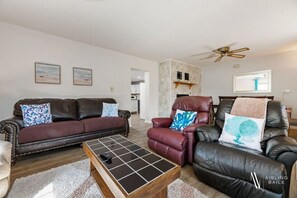 Smart-TV, Kamin, Videospiele, Arbeitsbereiche