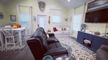 Smart TV, books, stereo