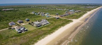 EV charger, stylish 1bdrm beach cottage sleeps 4,  quiet walk to beach, fenced.