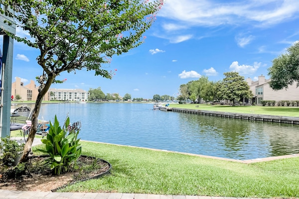 Gorgeous view from the patio! Relax to the calm waters of the inlet.