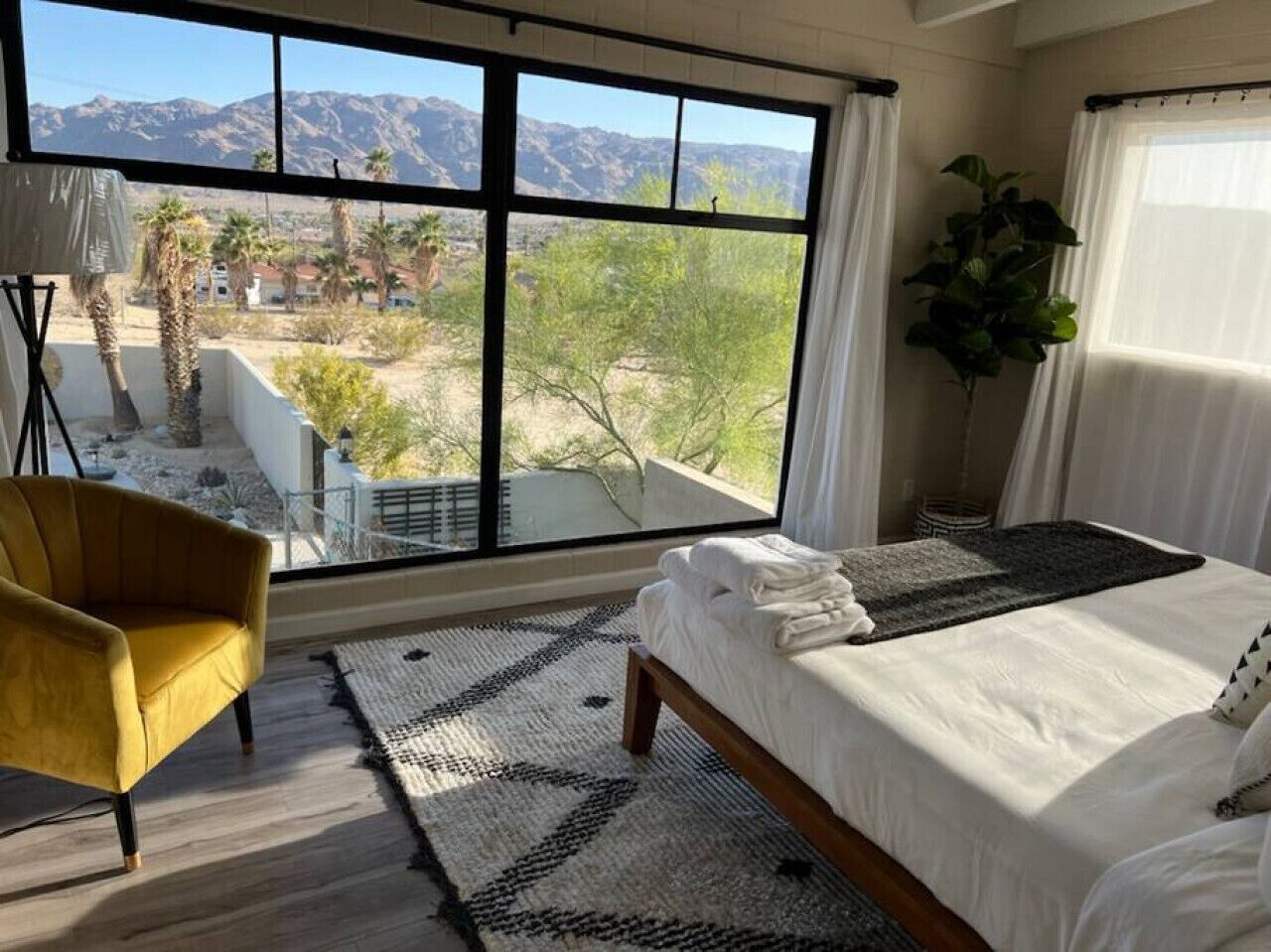 Mid Century 5 Bedroom Villa with Pool