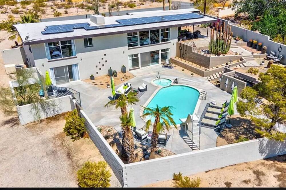 Mid Century 5 Bedroom Villa with Pool