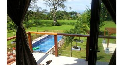 4 Bedroom Villa 200 mts from the beach with pool