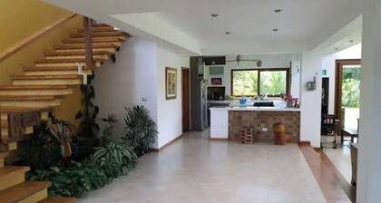 4 Bedroom Villa 200 mts from the beach with pool