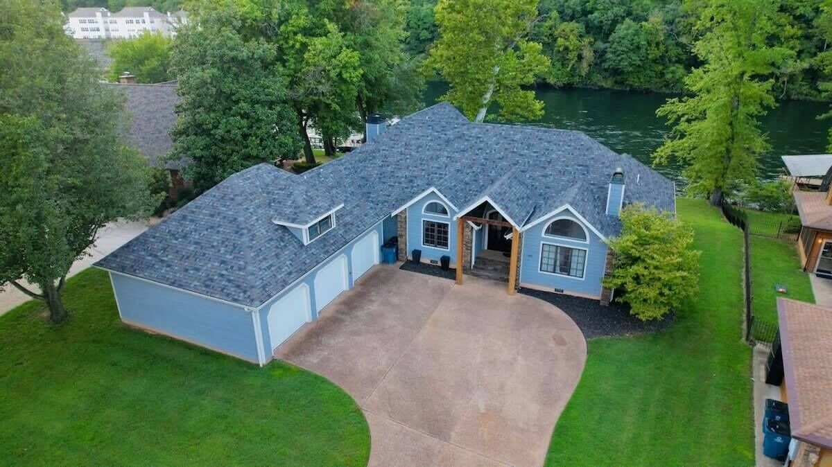 Lakefront on Lake Taneycomo!
