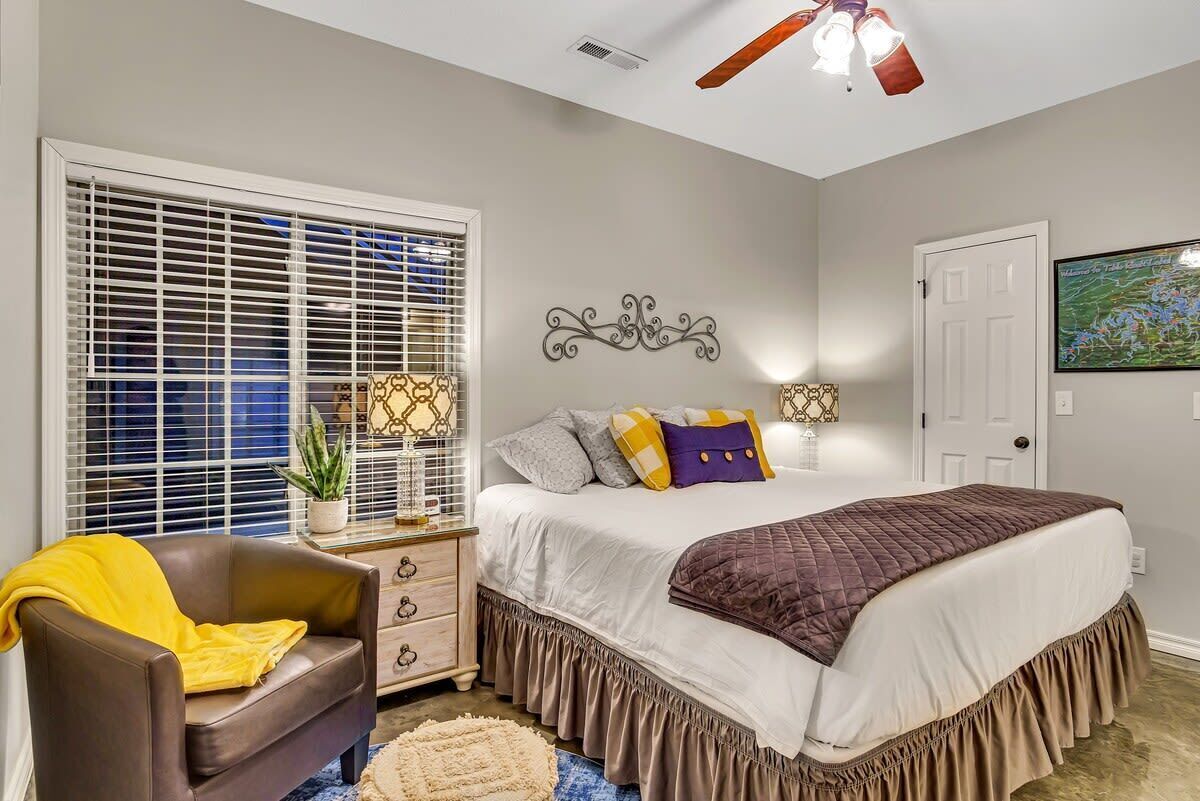 2 bedrooms, iron/ironing board, travel cot, WiFi