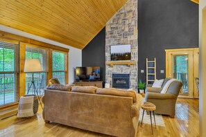 Fernseher, Kamin, Arbeitsbereiche