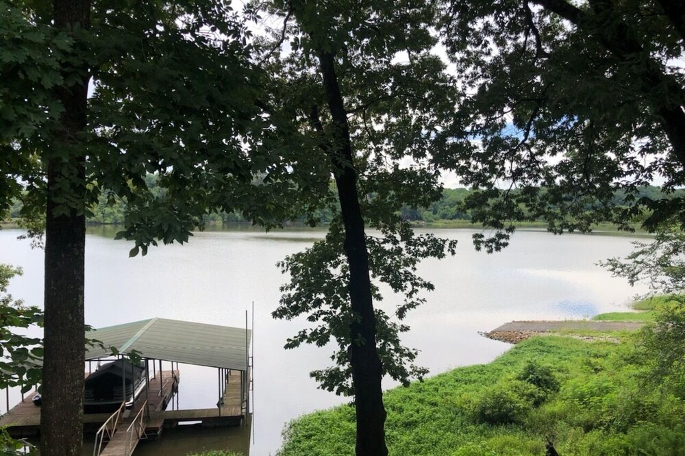 Sunset Cove - Beautiful waterfront home on the KY Lake / TN River GREAT location
