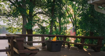 Sunset Cove - Beautiful waterfront - Relax & Unwind on the KY Lake - TN River