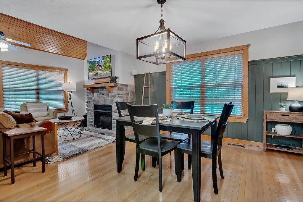 TV, fireplace, offices