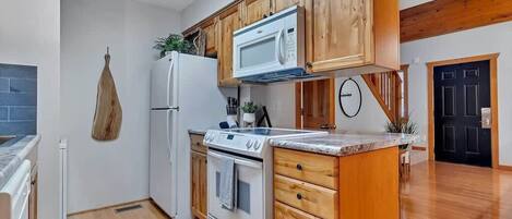 Refrigerador, microondas, horno, placa de cocina