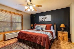 1 bedroom, iron/ironing board, WiFi, bed sheets - Cedar Ridge Cabin, Stonebridge Village (Branson West)