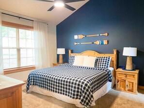2 bedrooms, iron/ironing board, travel cot, WiFi - Branson Cabin with Two Master Suites! (Branson West)