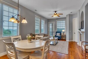 Interior - Walk In Condo, No Stairs! Lakeview by Pool! (Reeds Spring)