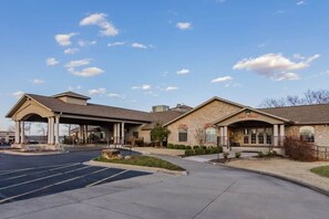 Exterior - Renovated Luxury! Indoor and Outdoor Pools! (Branson)