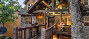 ONE MILE to Silver Dollar City! Rustic Cabin!