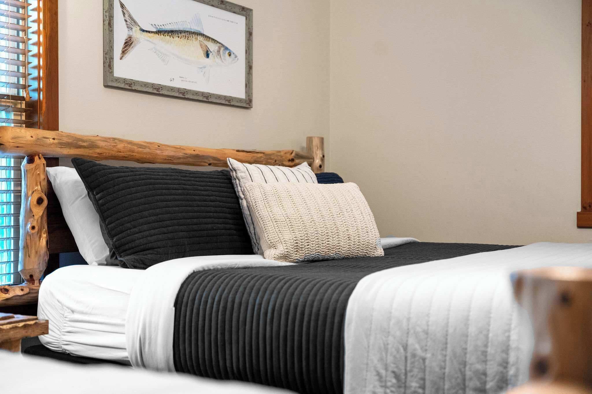 6 bedrooms, iron/ironing board, WiFi, bed sheets