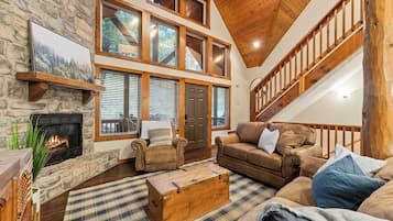 Televisión, chimenea y oficina