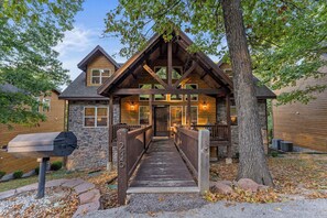 Exterior - ONE MILE to Silver Dollar City! Rustic Cabin! (Branson)