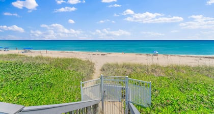 Oceanfront Condo Located in Paradise on S. Hutchinson Island/Stuart
