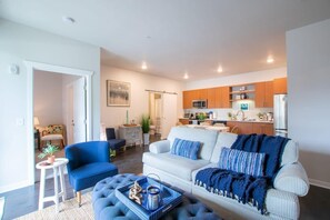 Televisión y oficina 