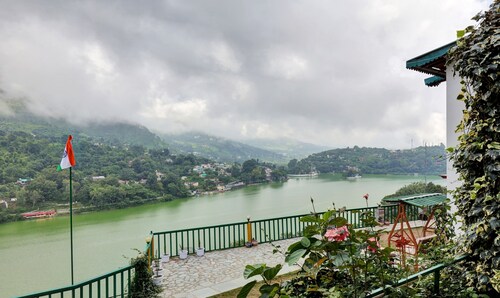 Treebo Vista Lago With Lake View