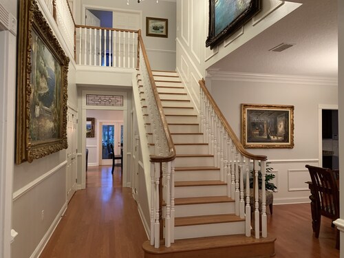 30 People Comfortably Gorgeous Home on Canal Boat Kayak access Two 85" & 75” TVs