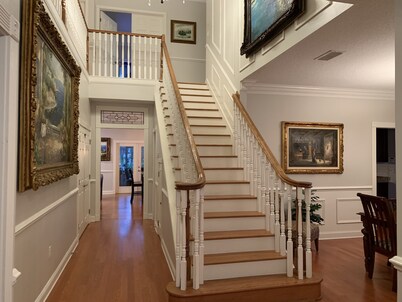 30 People Comfortably Gorgeous Home on Canal Boat Kayak access Two 85" & 75” TVs