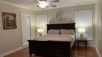 8 bedrooms, desk, iron/ironing board, internet