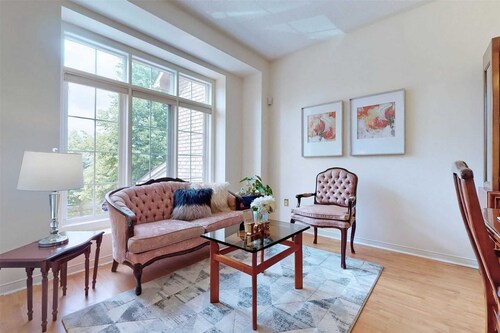 Beautiful 3 Bdrm Home in Berczy Area