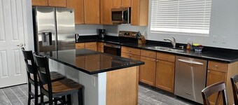 Gorgeous newly renovated Bungalow beside the park!