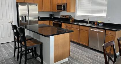 Gorgeous newly renovated Bungalow beside the park!